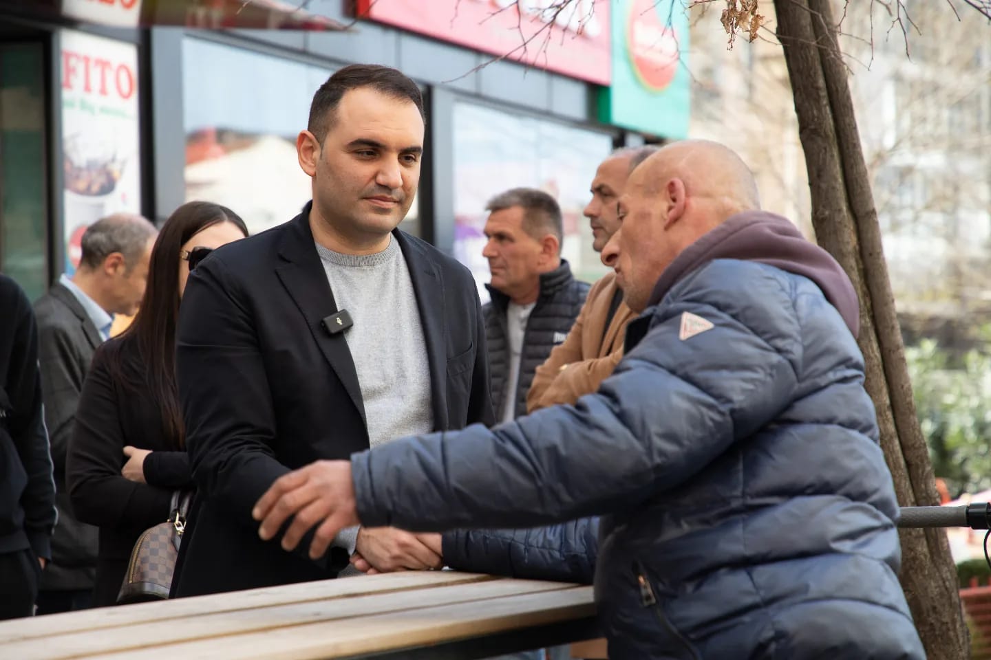 KËLLIÇI NË TAKIME/ Mungesa e hapësiravë të gjelbërta, taksat e shtuara, papunësia dhe mungesa e investimeve, çfarë solli Veliaj në Komunën e Parisit