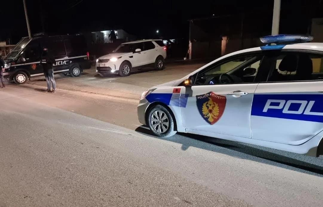 Aksident i rëndë në aksin Tiranë Durrës, një grua goditet me makinë