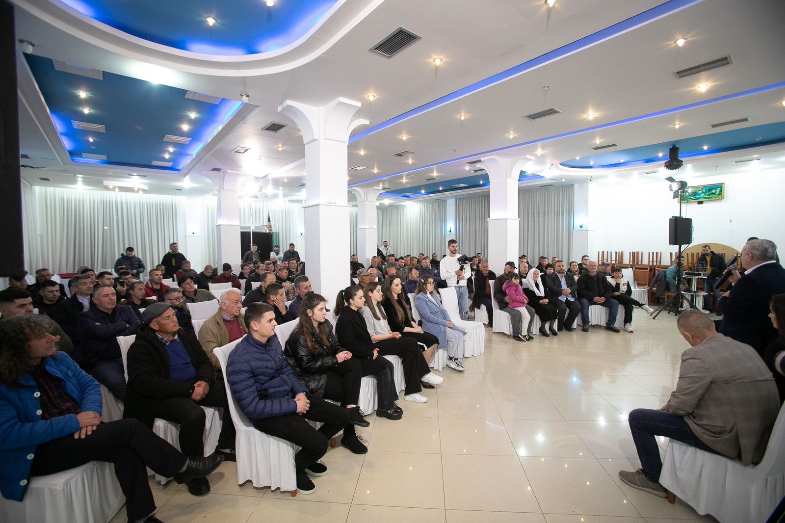 “Do jem kryebashkiak i të gjithëve”, Belind Këlliçi në Kashar: Fshatrat do të kenë investime dhe vemendje*