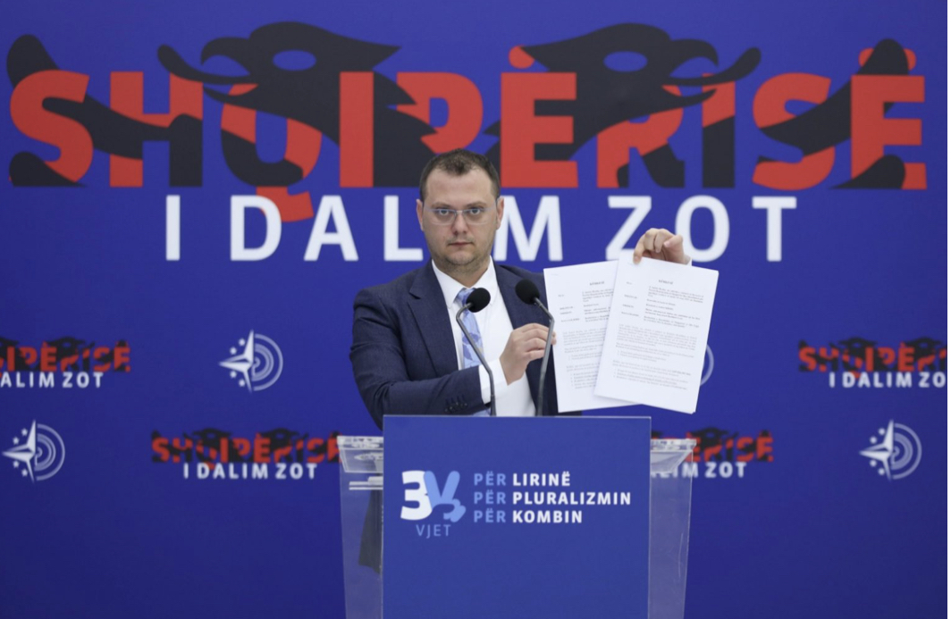 Denoncon Indrit Hoxha: 14 procedura të paligjshme prokurimi me 14 milionë euro në bashkinë e Vorës