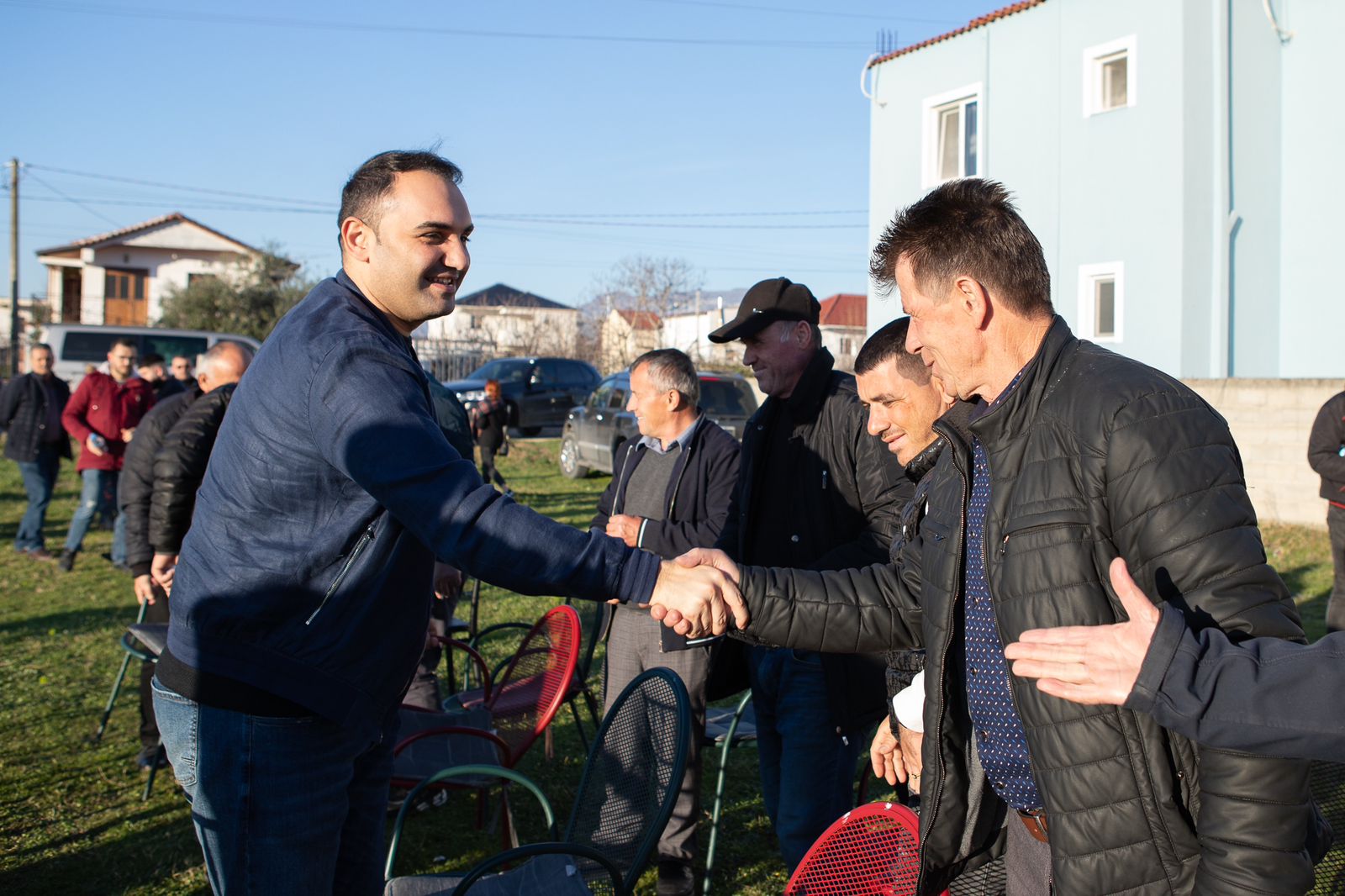 Kandidati për Tiranën Belind Këlliçi takon banorët në Kashar: Vij me një model krejt ndryshe. Jam një qytetar si ju