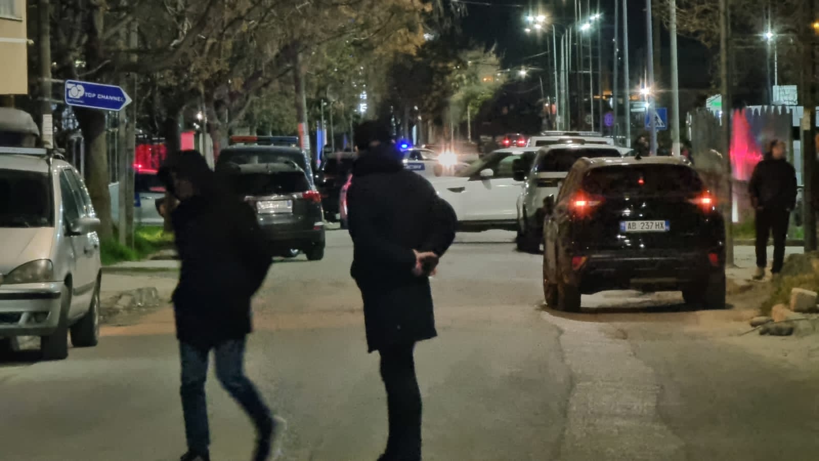 VIDEO & FOTO/ Breshëri kallashnikovi ndaj Top Channel, vritet roja e sigurisë, detajet e policisë