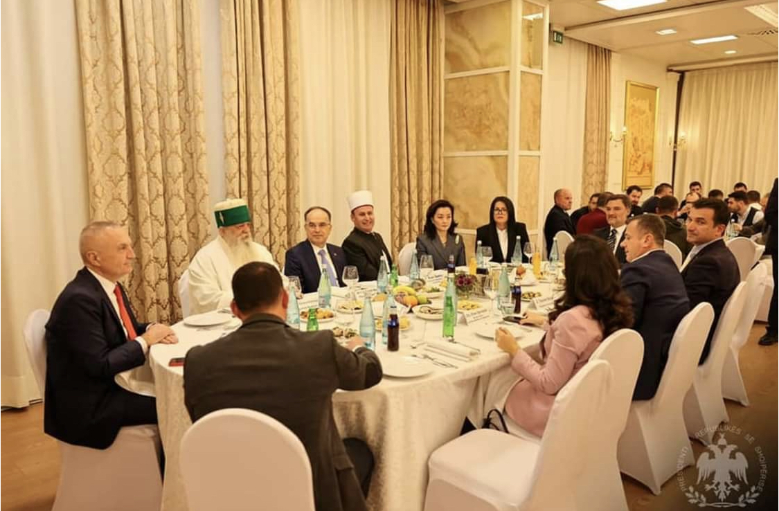 Iftari i Bajram Begaj ul bashkë Veliajn, Alibeajn dhe Ballën