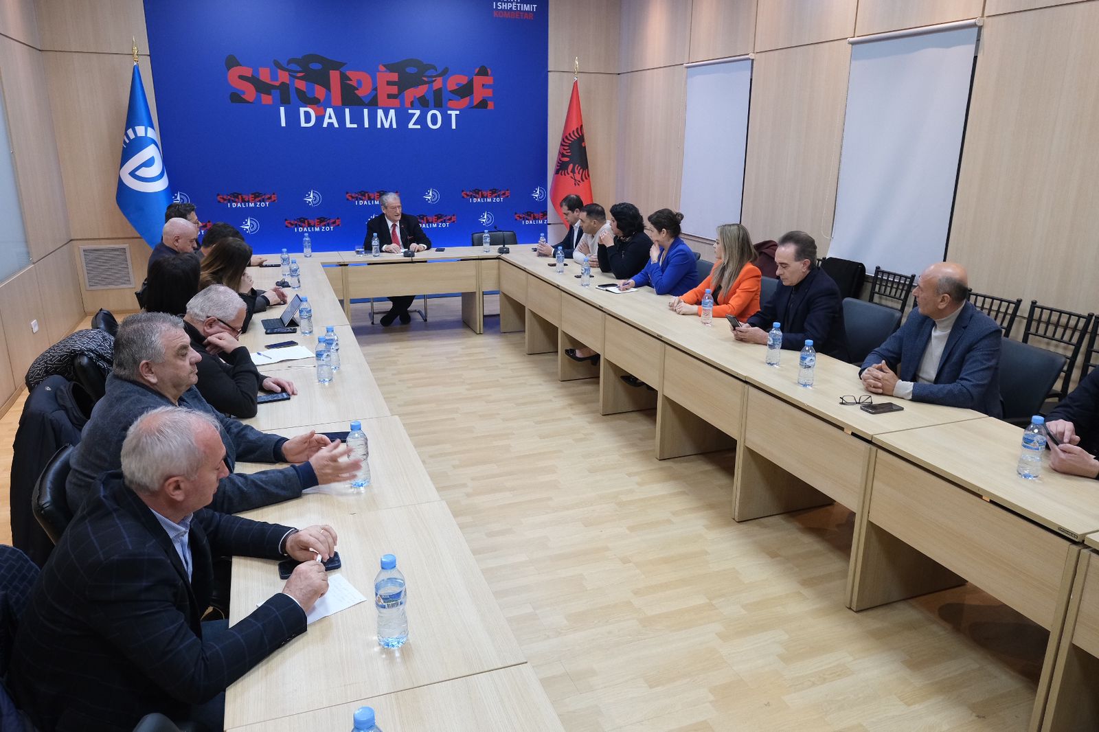 “Në gjyq, palë Edi Rama me Edlira Kokonën. KQZ nuk mund të regjistrojë Bashën”