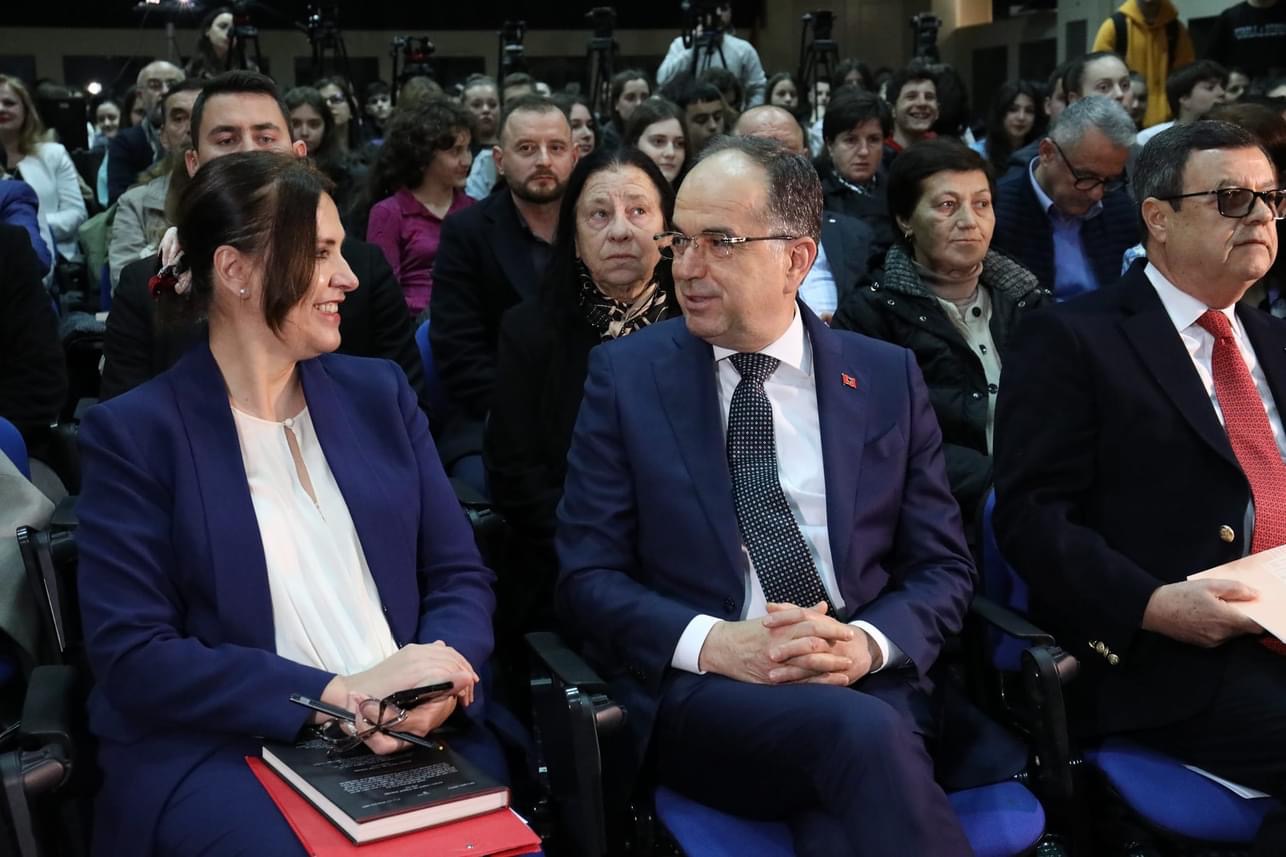 “Kur bota ish në gjumë”, përkujtohen poetët e pushkatuar Vilson Blloshmi dhe Genc Leka