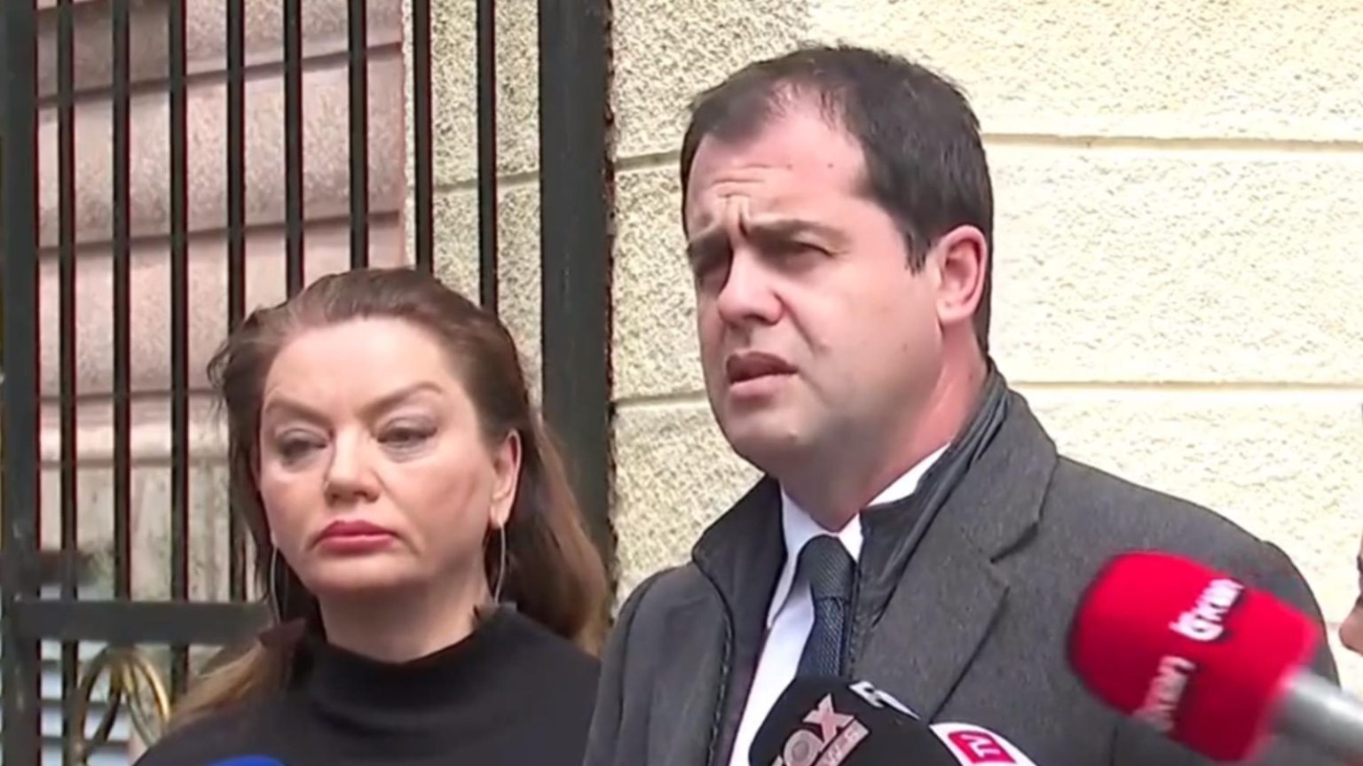 Bylykbashi dhe Vokshi dorëzojnë në Kryesinë e Kuvendit kërkesën për Komision Hetimor për Portin e Durrësit