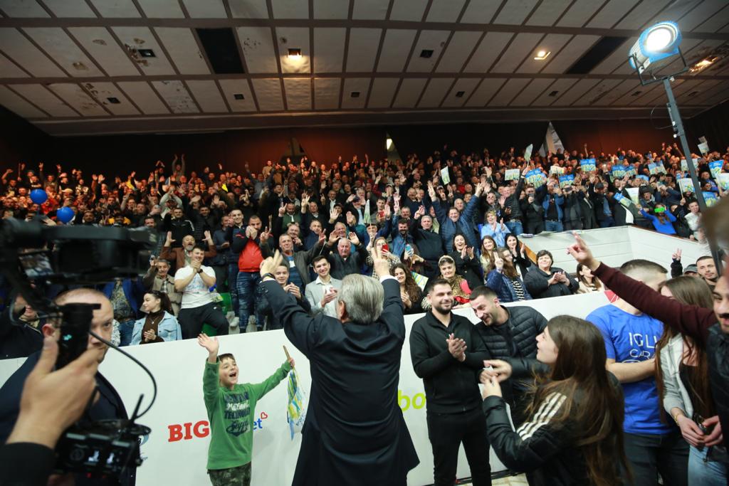 Berisha: “Miss Babëzia”, Belinda me Ramën, kanë blerë 500 milionë euro energji pasi zbrazin digat gjatë verës