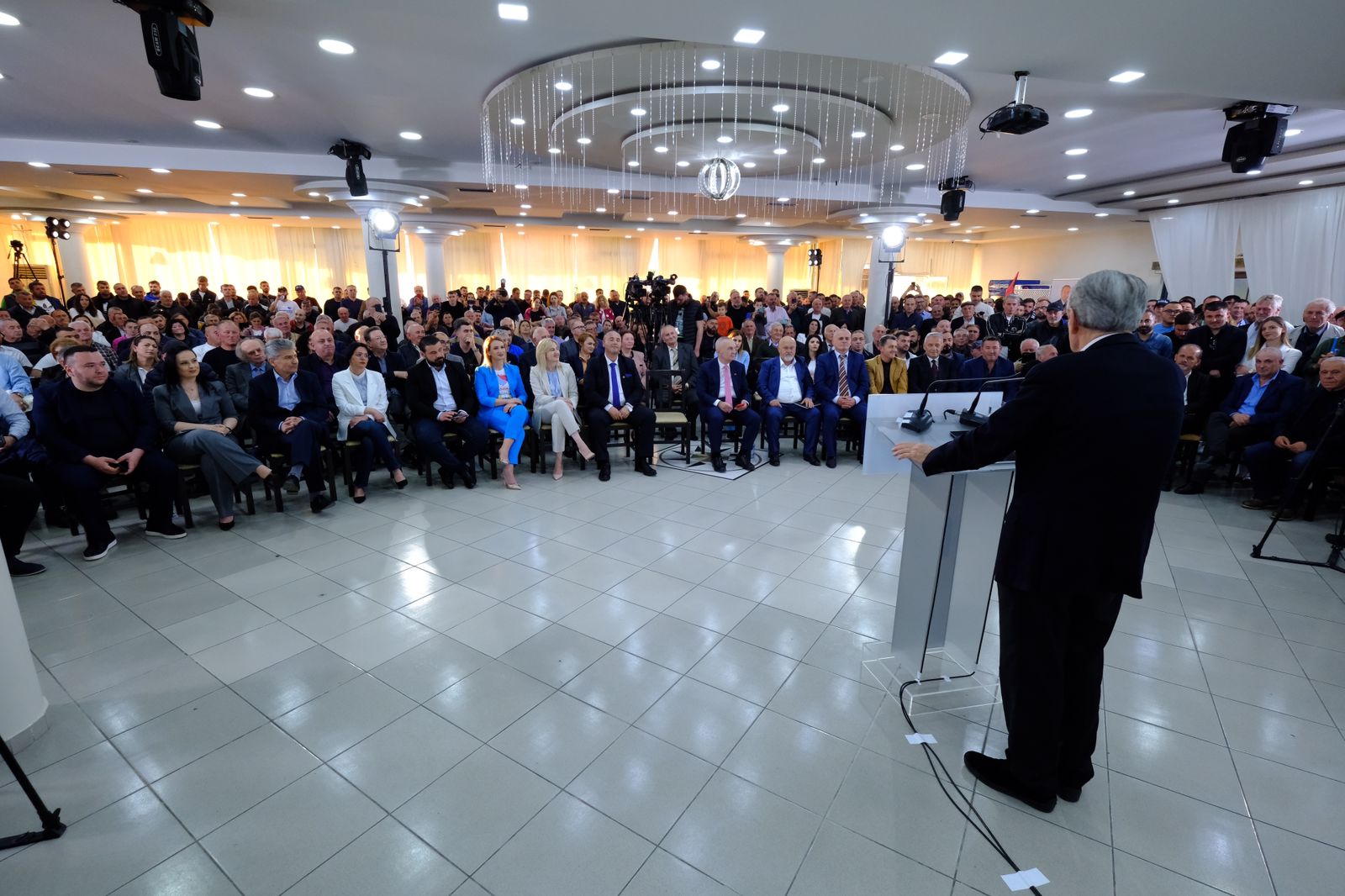 “Kandidati i Ramës vjen të sjellë në Sarandë, mafian e Durrësit”