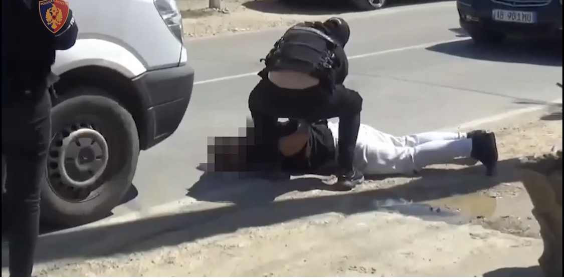 VIDEO E OPERACIONIT/ Durrës, operacion ndaj grupeve të shpërndarjes së drogave, 8 në pranga