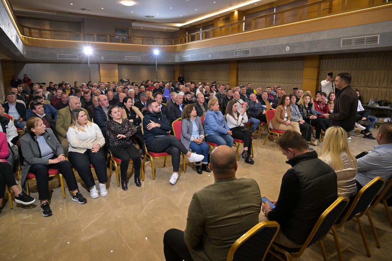 “Dëmshpërblim sipas tregut për pronën”- Belind Këlliçi paraqet projektin në Laprakë: Ulje e kostos së jetesës, mbështetje familjes”
