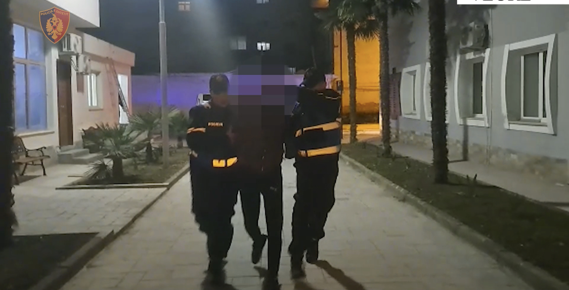 EMRI/ Grabitet me armë një firmë ndërtimi në Vlorë, policia kap njërin nga hajdutët