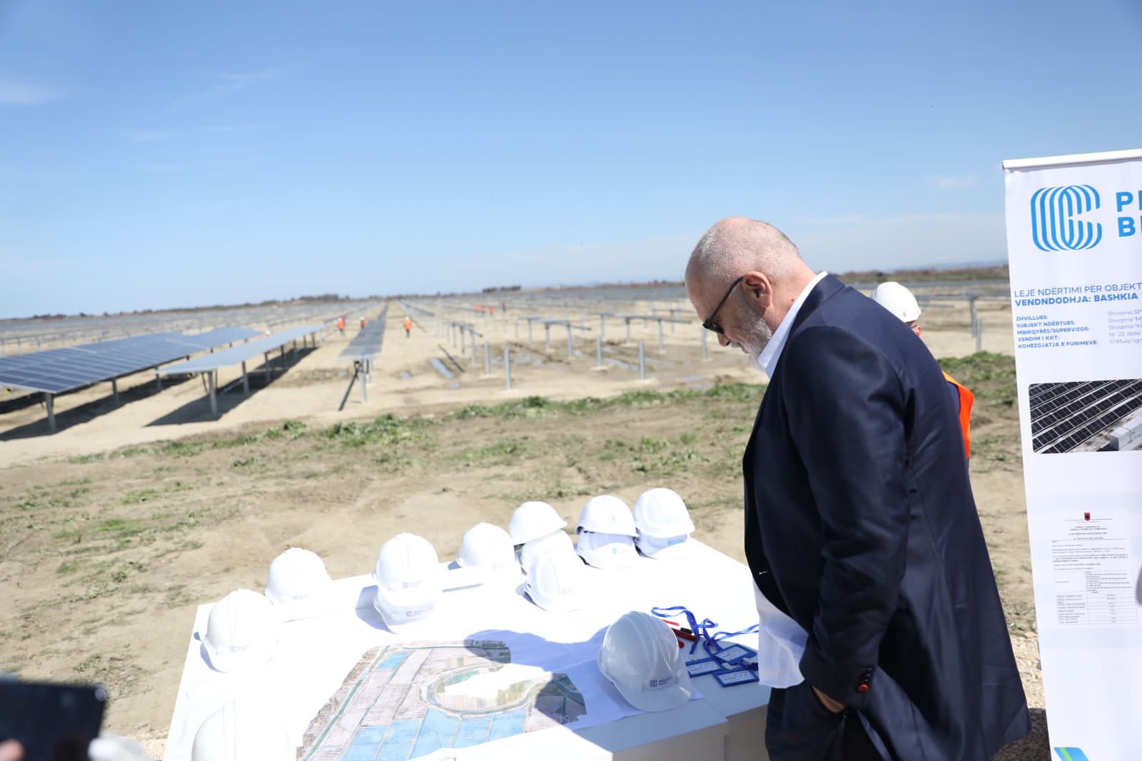 Projekligj i ri nga qeveria, çfarë shpërblimesh ka për zyrtarët e administratës