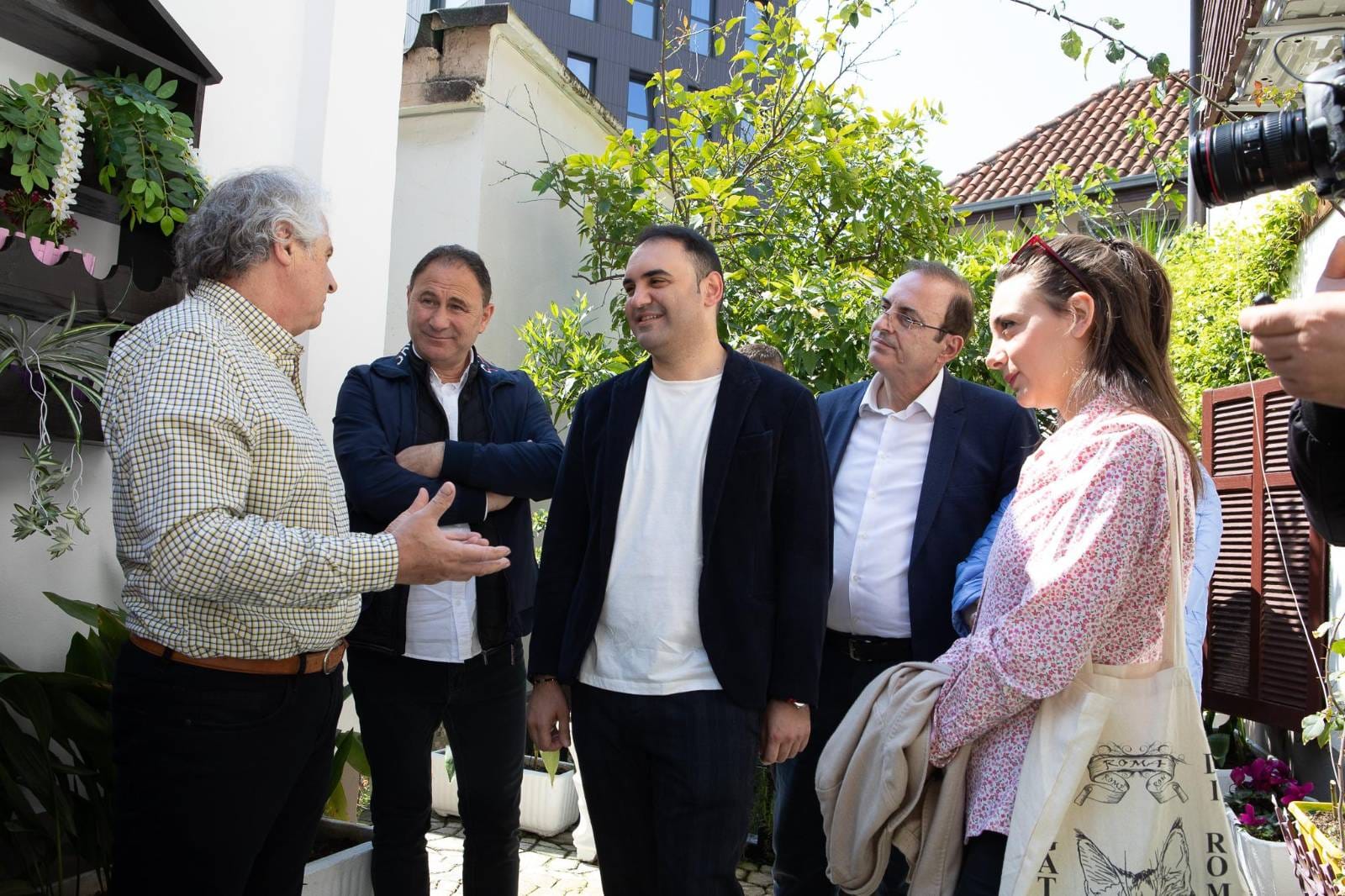 Belind Këlliçi mbështet projektin “Portat e Hapura”, vilat e vjetra do të restaurohen për t’u kthyer në atraksione turistike