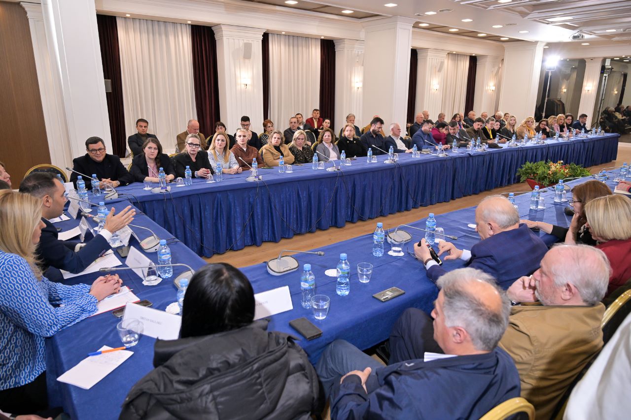 “Dyfishojmë kopshtet e çerdhet”, Belind Këlliçi prezanton planin për arsimin