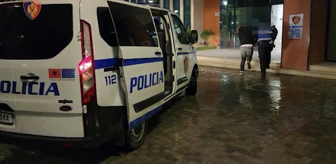 Nga celulari i saj i bënte shantazh për përfitime kënaqësie vajzës 22 vjeçe