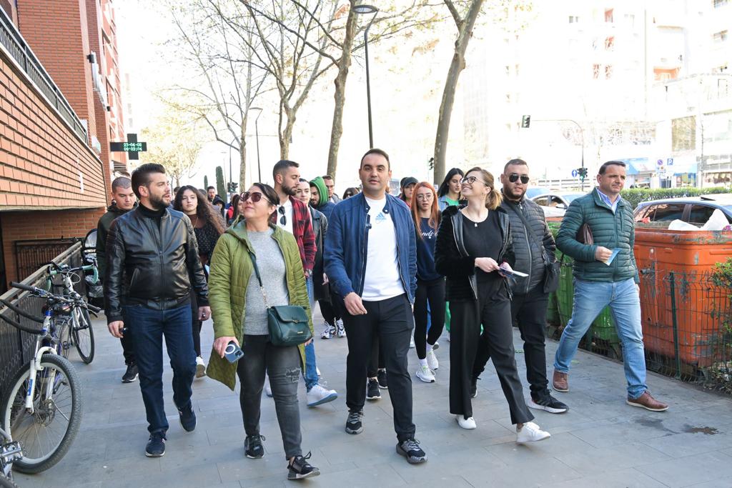 Çdo ecje, një denoncim – Belind Këlliçi me banorët në Tiranë: Duhet ndryshim