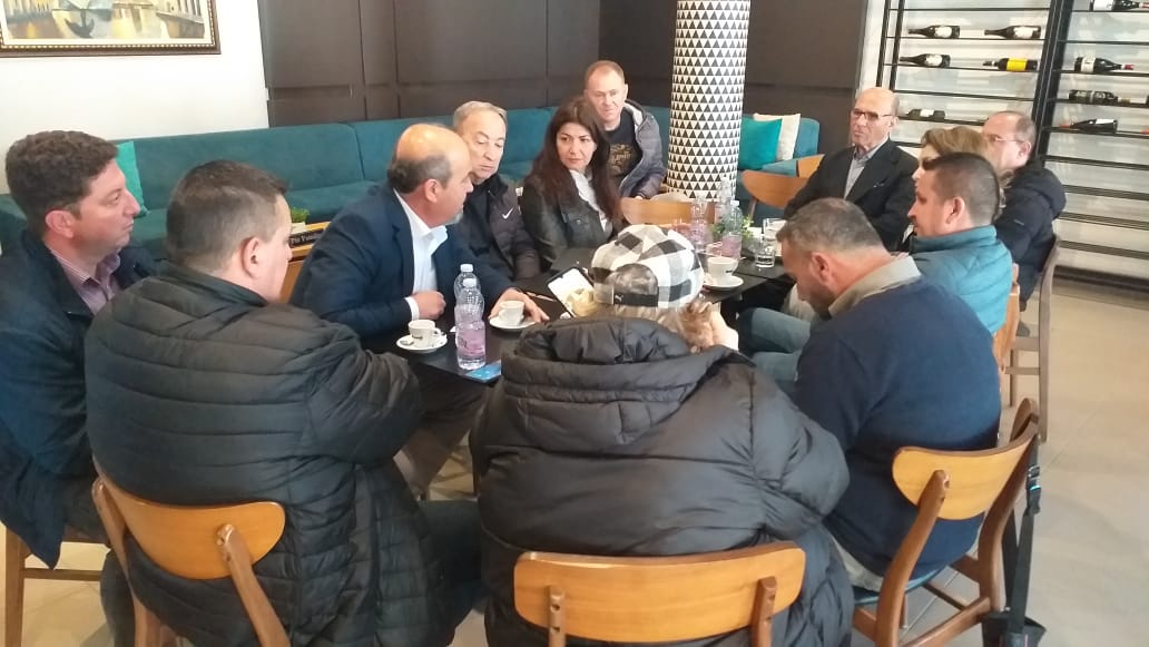 Kandidati i opozitës në Lushnjë, Eduart Sharka, takim me gazetarët: Ky është programi ynë!