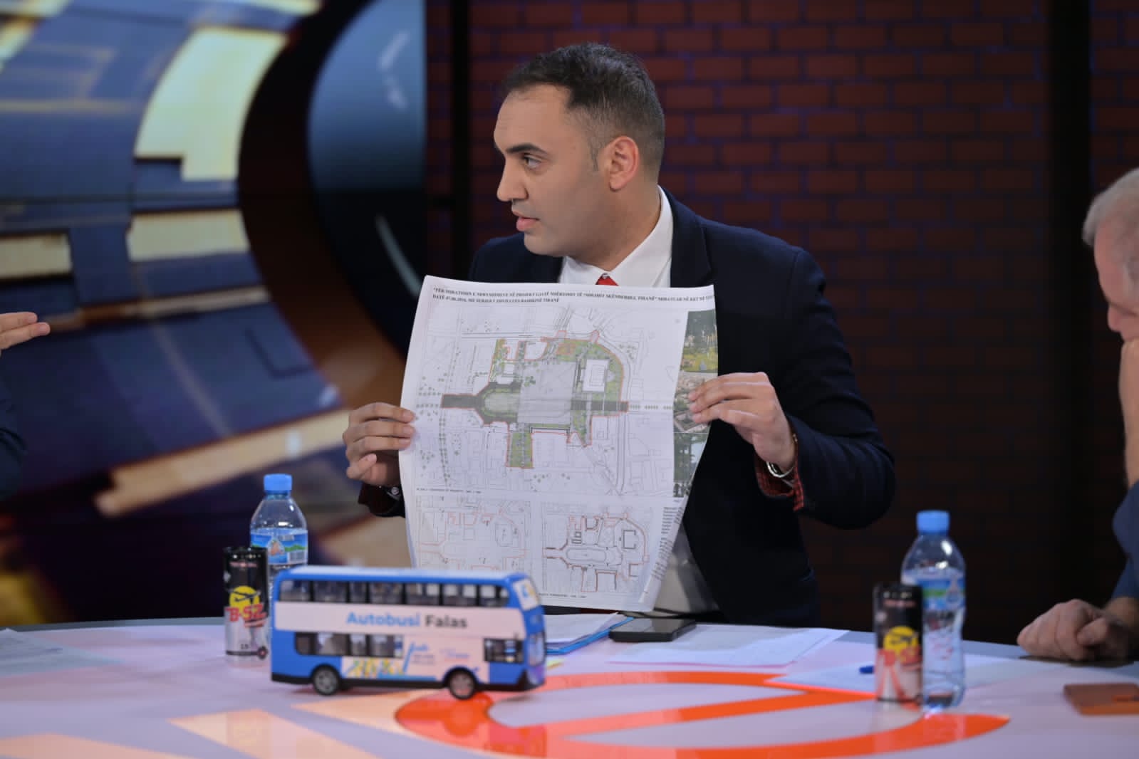 Belind Këlliçi zbardh projektet për trafikun në Tiranë