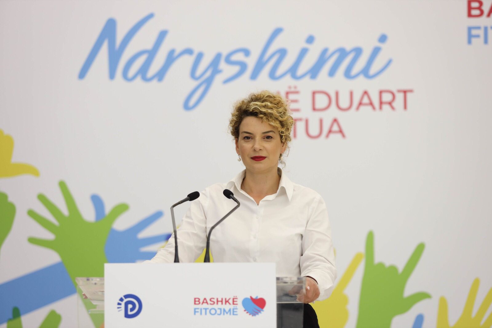 Pastrimi në Tiranë, mundësi përfitimi për Veliajn. 1000 pastrues por Veliaj jep 1 milionë euro një privati për fshirjen e Sheshit Skënderbej