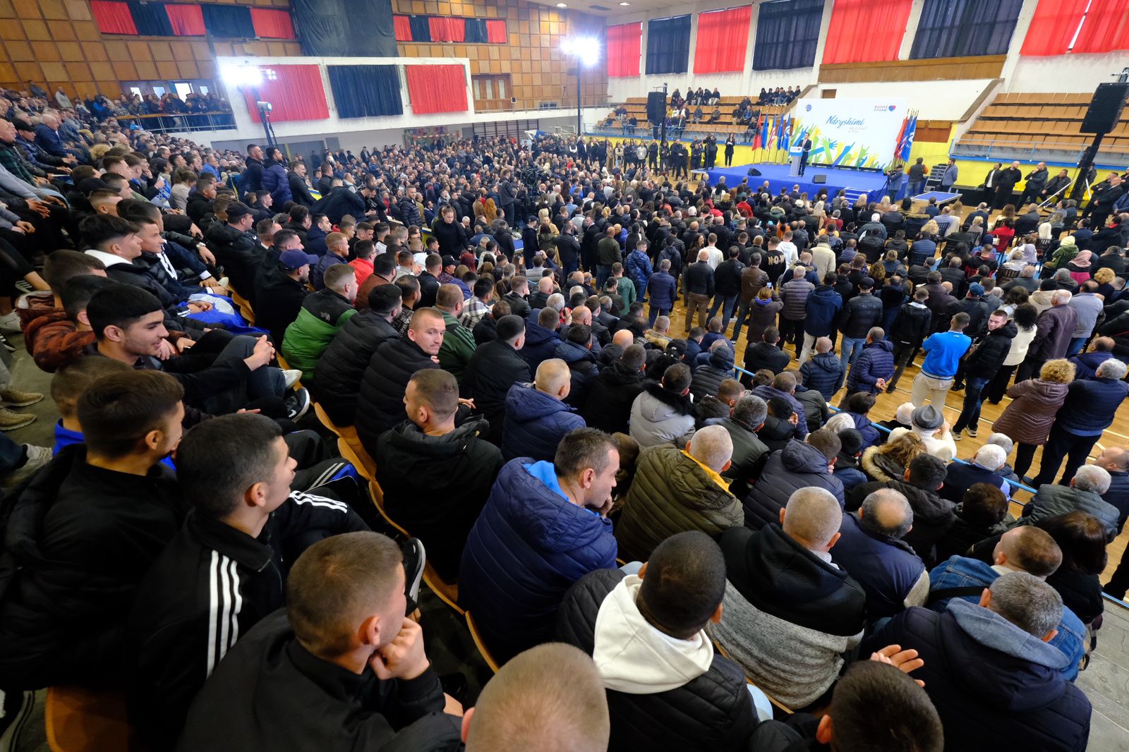 Opozita, miting i madh në Elbasan. Berisha prezanton Boçin