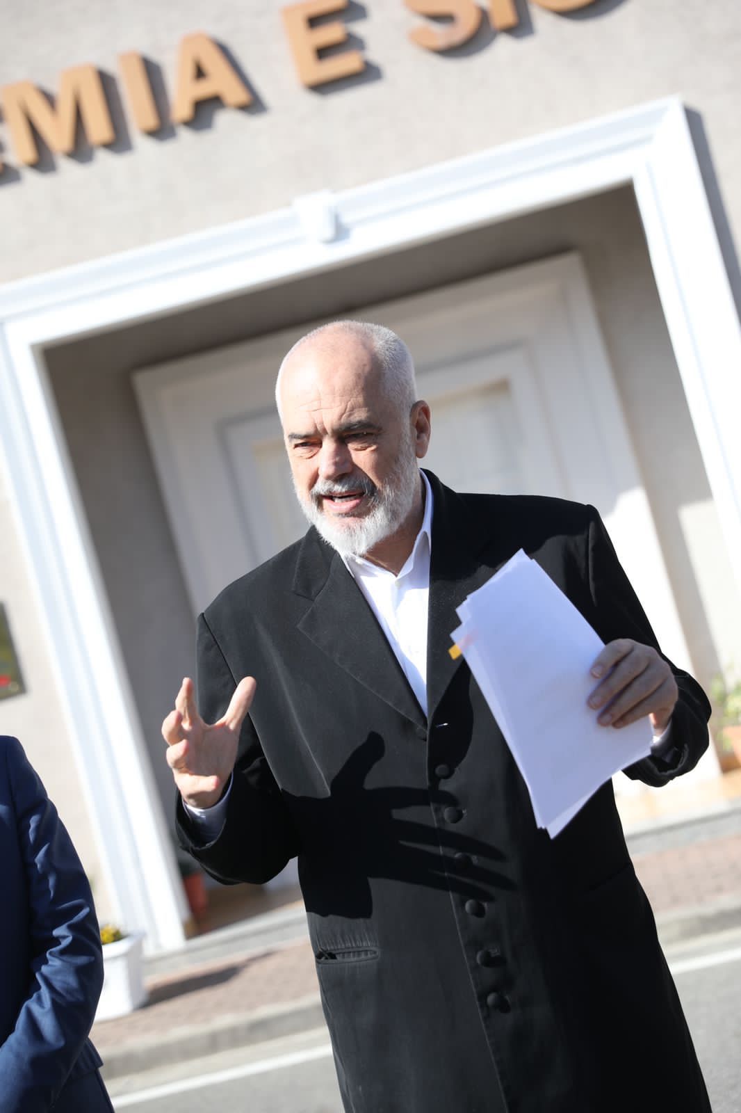 ANALIZA/ Pse 900 euro e jo 1900 euro!