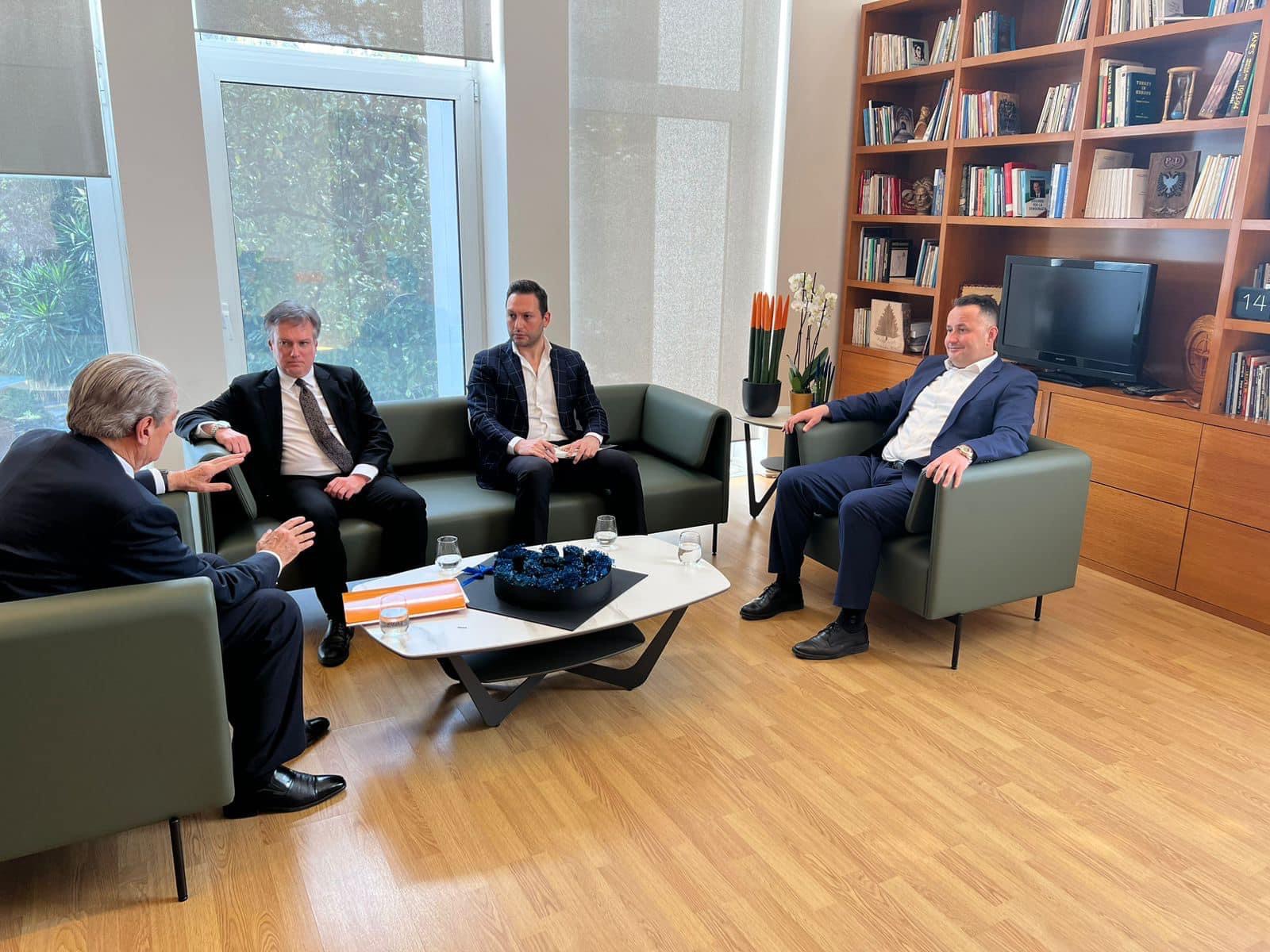 Berisha, takim me deputetin britanik të komisionit të Jashtëm