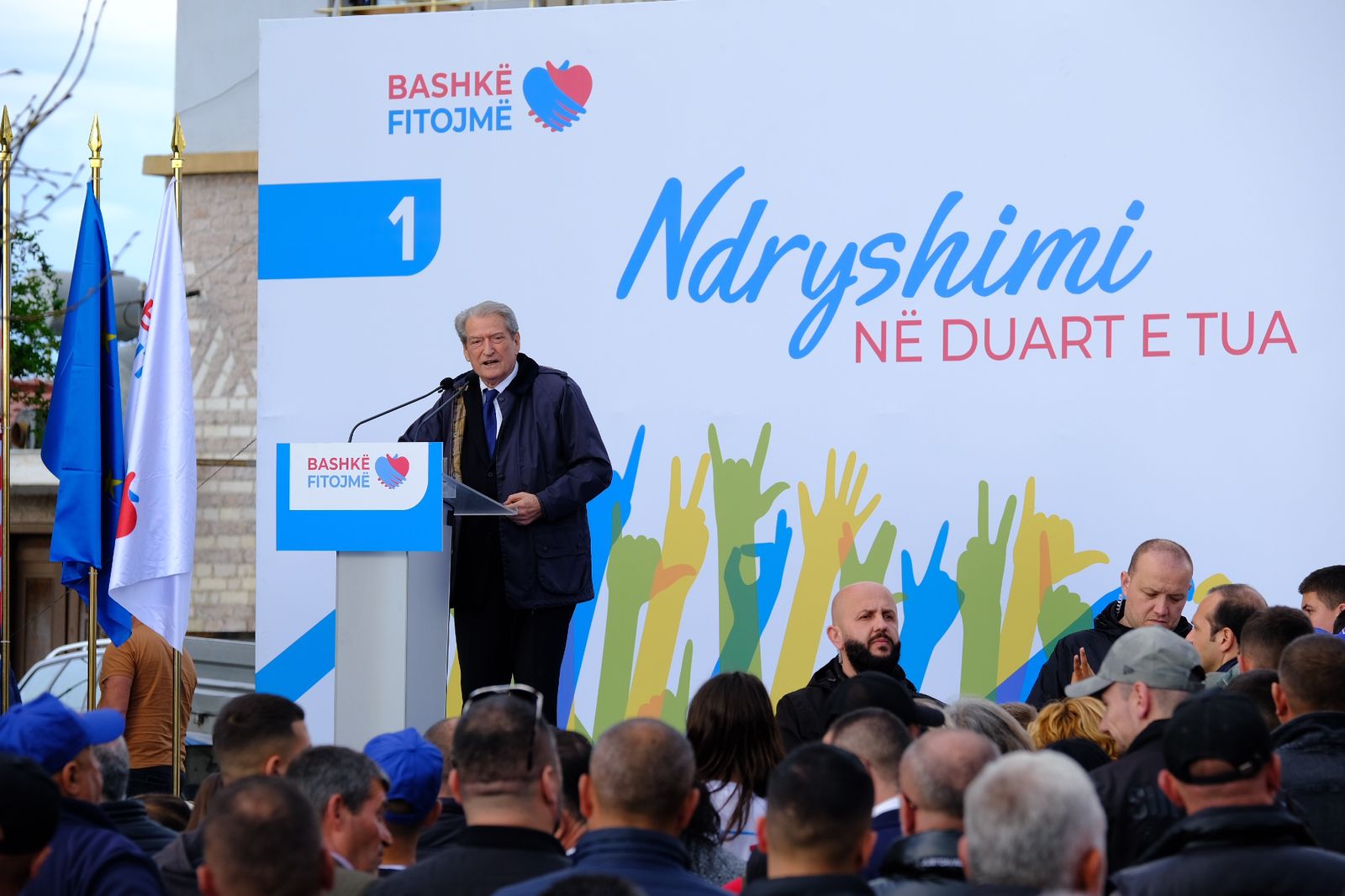 “Rama 22 mln euro për fluturime me avion, Balluku ha biftek 1 mijë euro. Pylli i Veliajt është i 1 milionë vjedhjesh dhe jo pemësh”