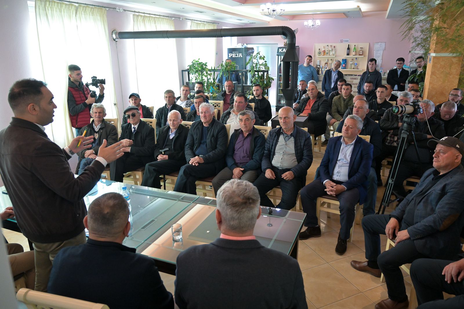 Transport publik falas edhe paketë financiare për Shëngjergjin e harruar – Banorët mirëpresin projektin e Belind Këlliçit