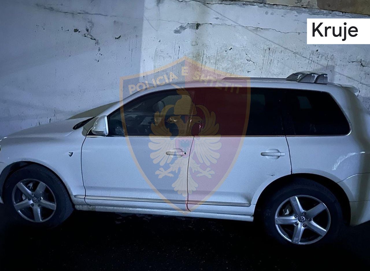 Kapet duke blerë vota, mijëra lekë në makinë dhe lista me votues