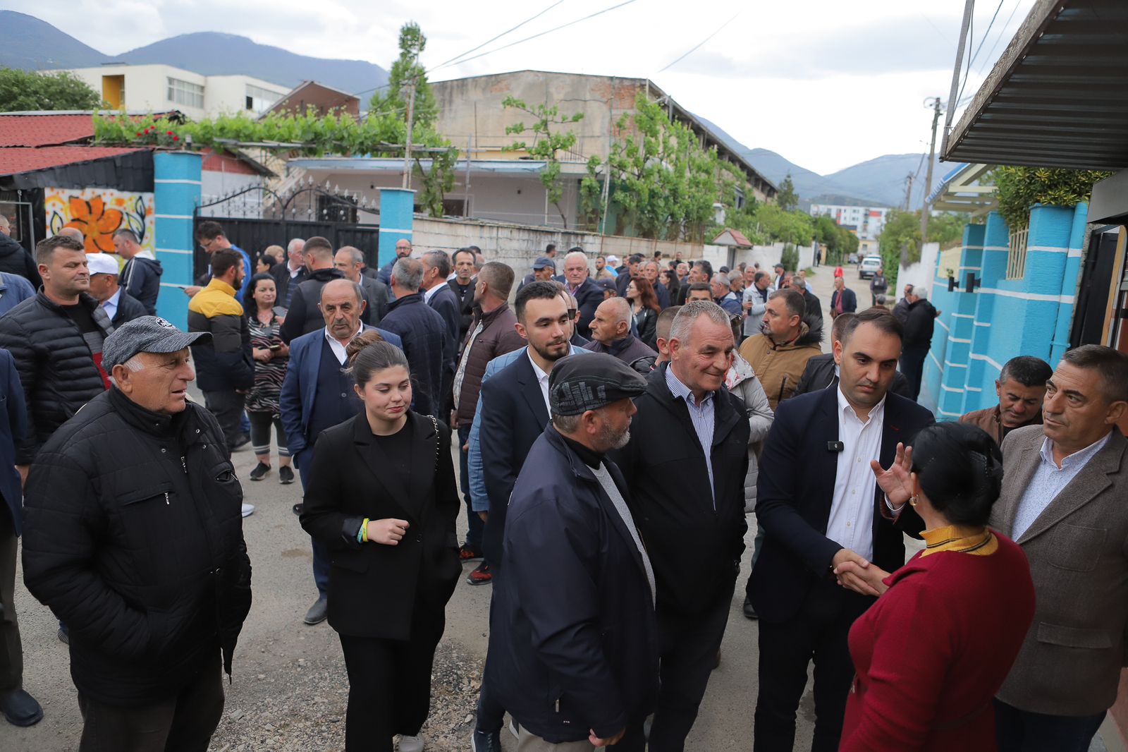 Shkoza flet për ndryshim-Qindra banorë i bashkohen Belind Këlliçit në marshim
