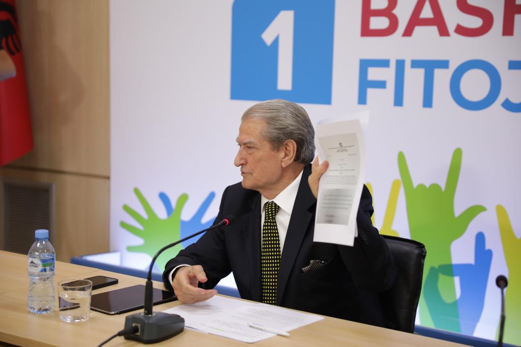 “Vrasësi i grave Dan Hutra mblodhi vota për Rakip Sulin, një rruge në Kamzë do i vihej emri i tij“