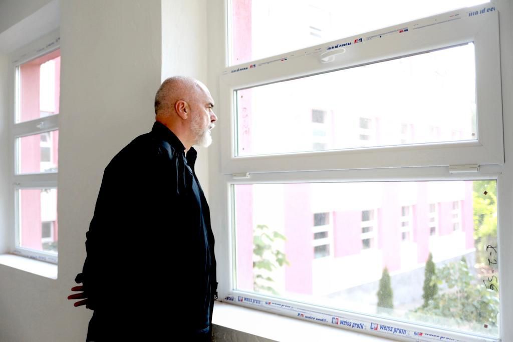 Rama ‘në vendin e krimit të babait’. Shkon te ‘Havzi Nela’ por nuk kërkon falje dhe pendesë