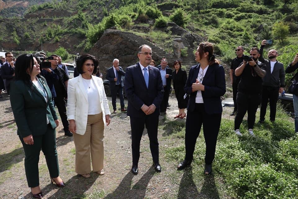 Pelegrinazhi në Spaç, Autoriteti shpalosi instalacionin artistik “Gjurmë qëndrese dhe solidariteti”,