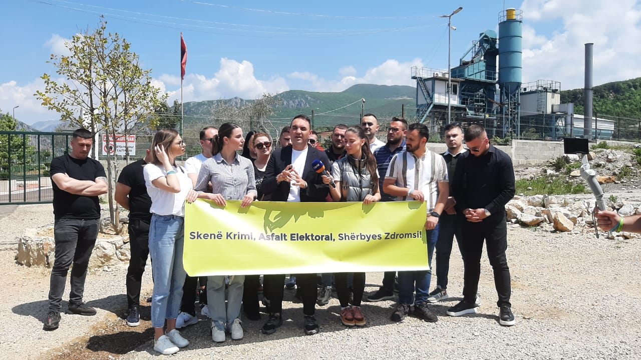 Belind Këlliçi zbulon fabriken e paligjshme të Bashkisë, për prodhimin e asfaltit elektoral, kallëzon Veliajn