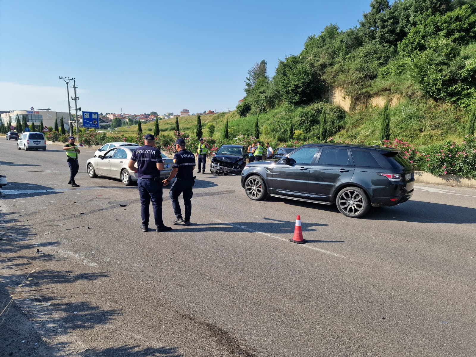 3 makina përplasen në rrugën për në TEG, shpejtonin për në kafe