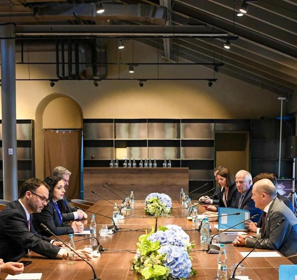 Scholz, Macron dhe Borrel në tavolinë bisedimesh me Vjosa Osmanin dhe Vuçiç