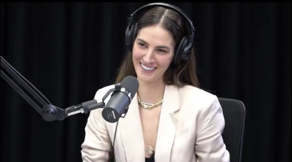 Emine Çunmulaj, plot guxim në podkastin e Edi Ramës: Si e lashë përgjithmonë fshatin tim Nënhelm kur isha 15 vjeçe