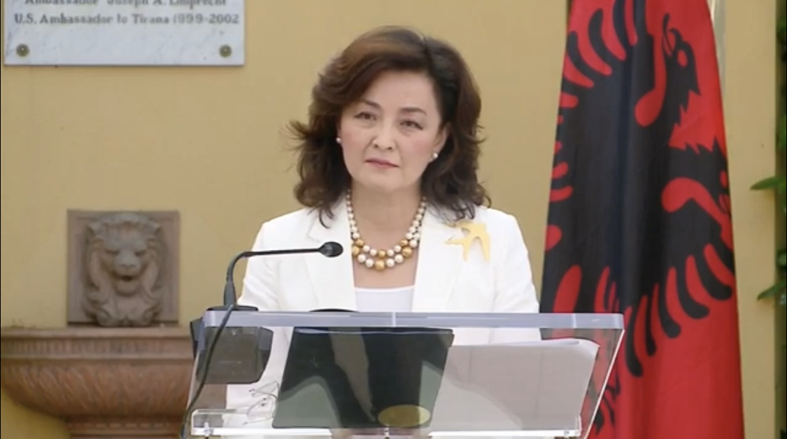 Ambasadorja Yuri Kim flet për muxhahidinët: Kush vendos për ta