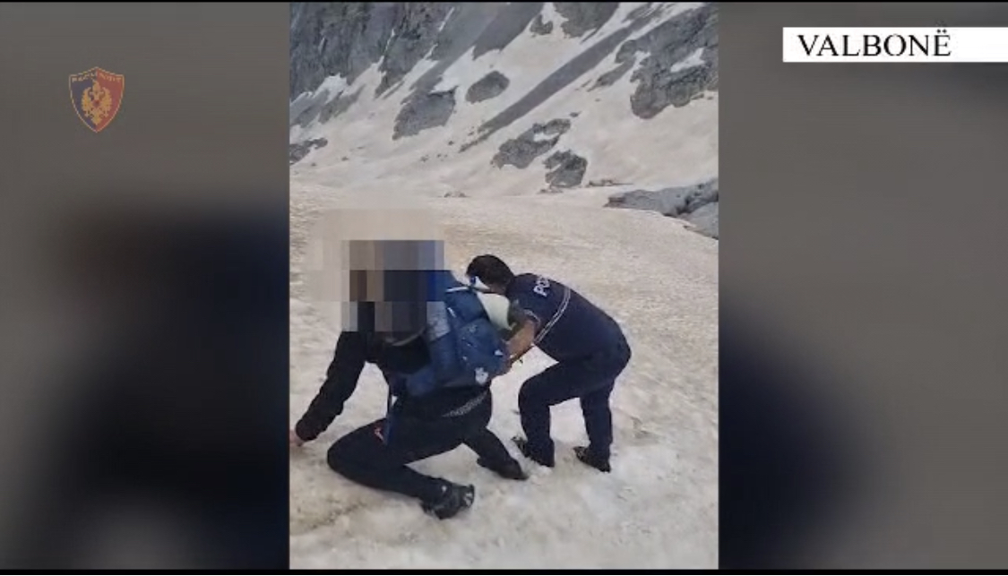 Të bllokuar mes borës në malet e Valbonës. Më në fund i gjeti policia