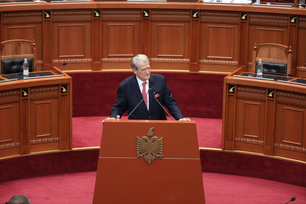 “Rama flet si vasal i Vuçiçit, nuk ngrihet as në qëndrimin e kryeministrit kroat për Kosovën”