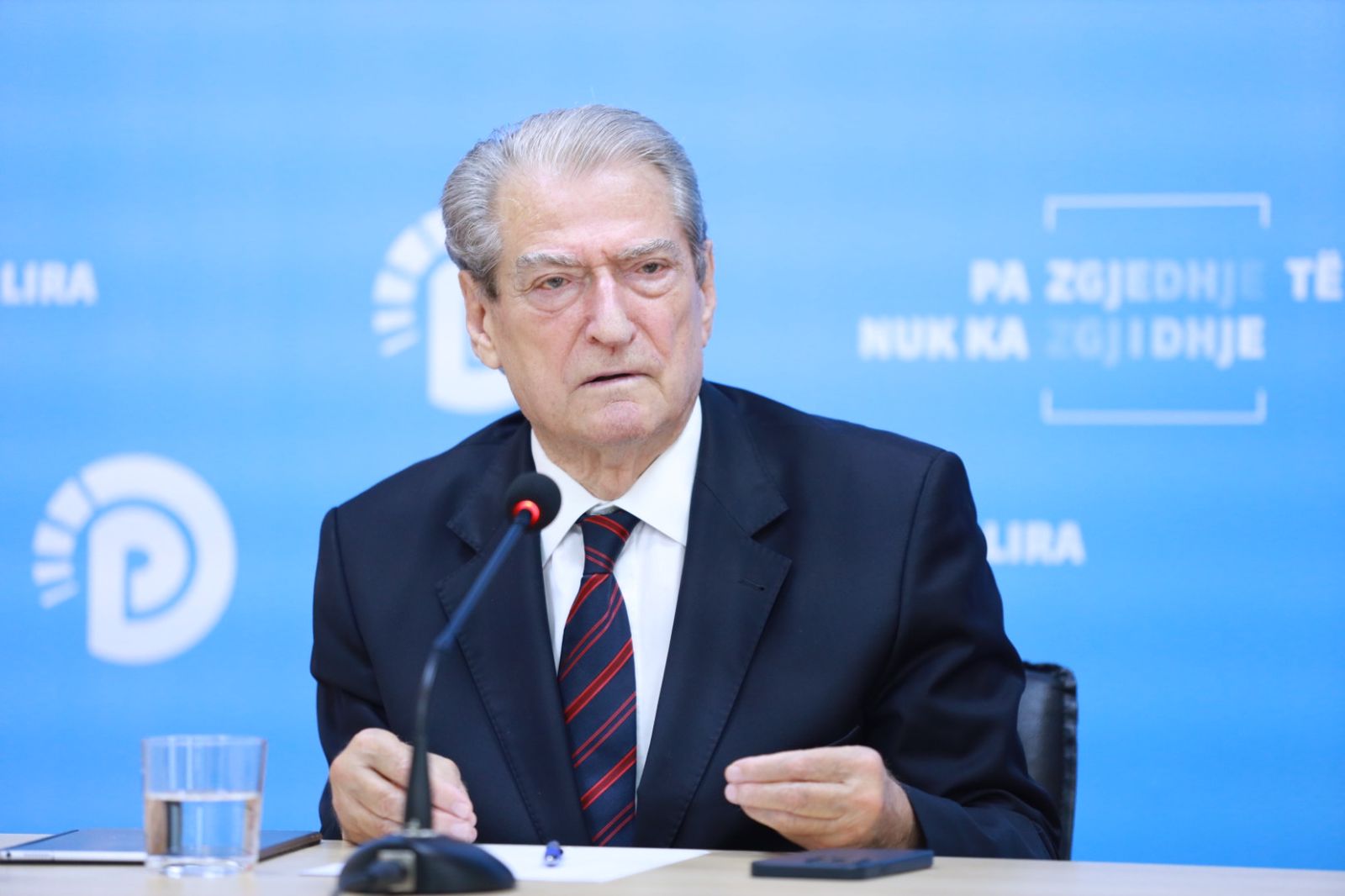 Berisha: Gjykata, në një vendim të kontrolluar, shpalli të gjithë zonën e Rrogozhinës të pavlefshme për një qendër votimi