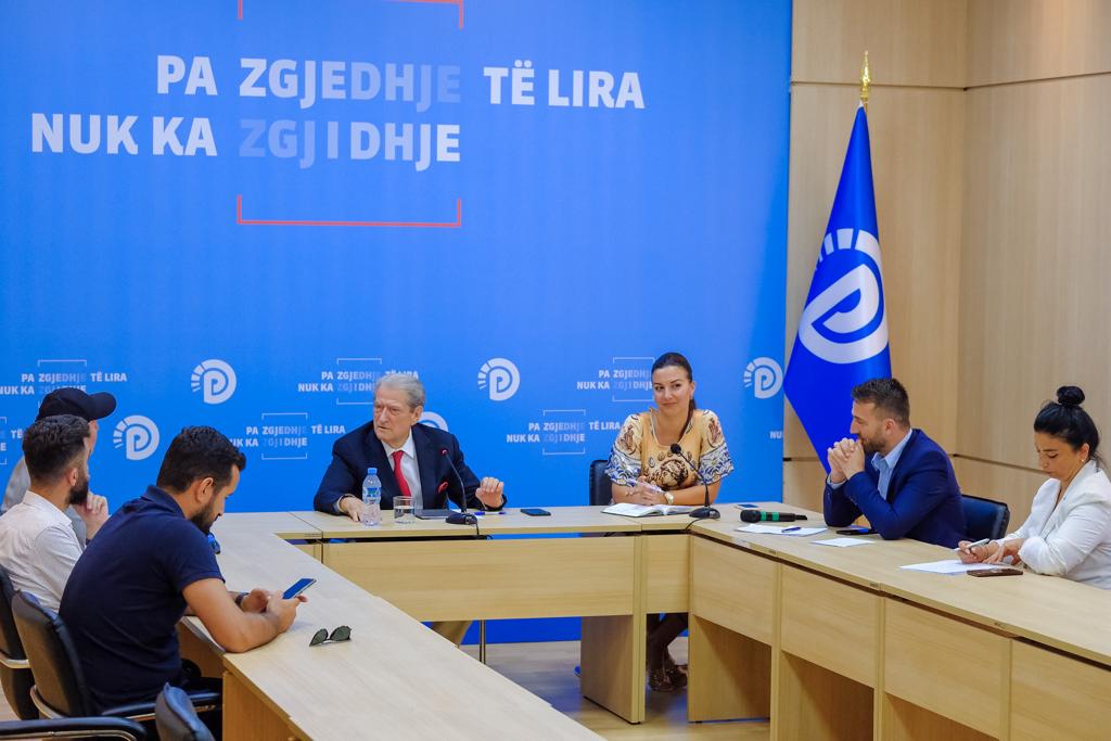 Berisha: Me djegësin e Tiranës, kreut të aferës Rama-Agaçi i shtohet Erion Veliaj