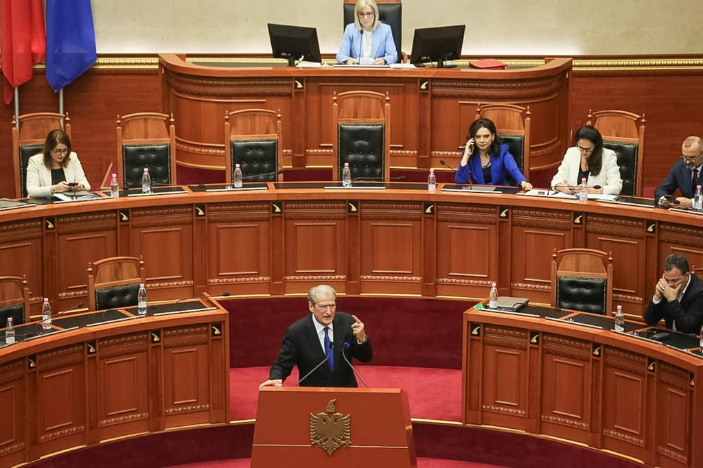 “Në mungesë të Ahmetajt, pyetjeve t’i përgjigjet bosi i tij, Edi Rama”