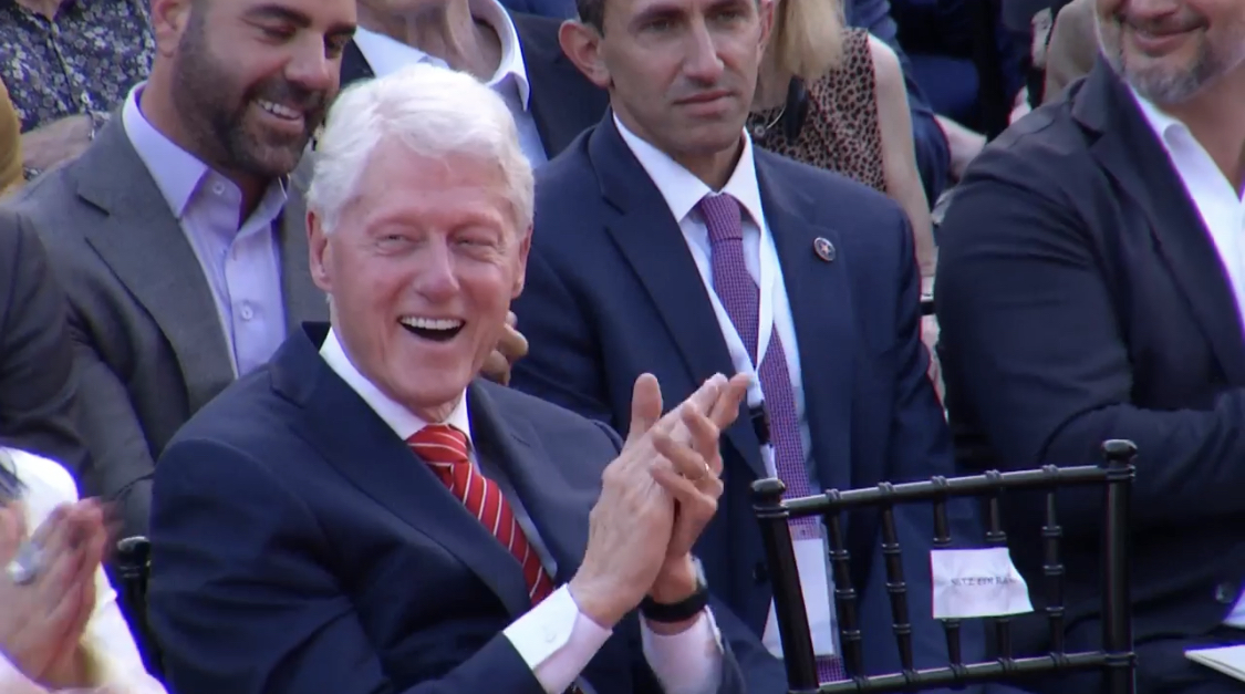 Klinton-ët e Kosovës përshëndesin Bill Klinton