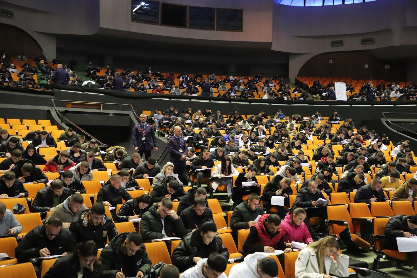Qindra të rinj në gatë për policë, si është procedura e vlerësimit