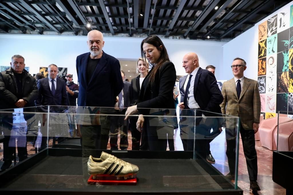 Rama kujton Paolo Rossin, tregon si u arrestuan në Tiranë të rinjtë me flamurin italian