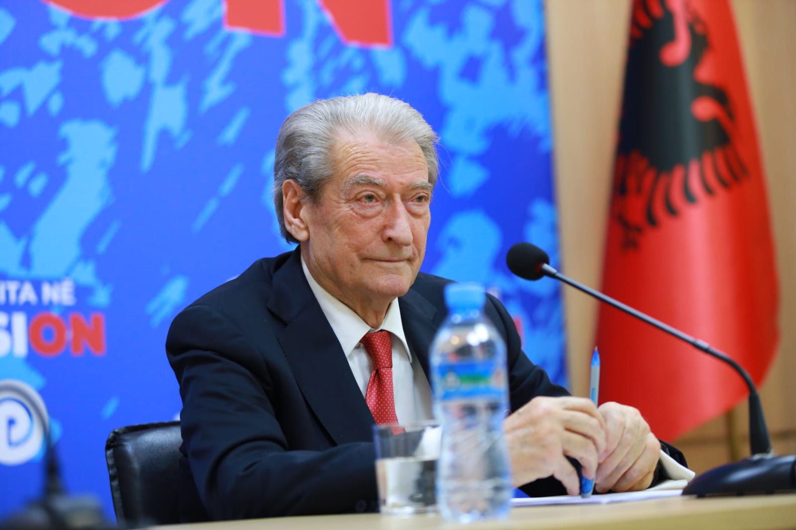 Berisha publikon dokumentin: Kraja dënoi të riun shkodran në vitin 1990 pse nuk pranonte moralin komunist