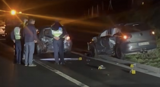 TRAGJIKE/ 3 të rinj goditen për vdekje nga makina në garë në Prizren