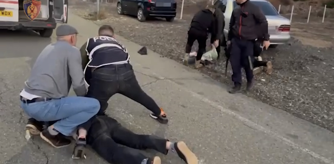 Arrestohen 2 vëllezërit në Rrëshen, pushkët me fishekë në gojë