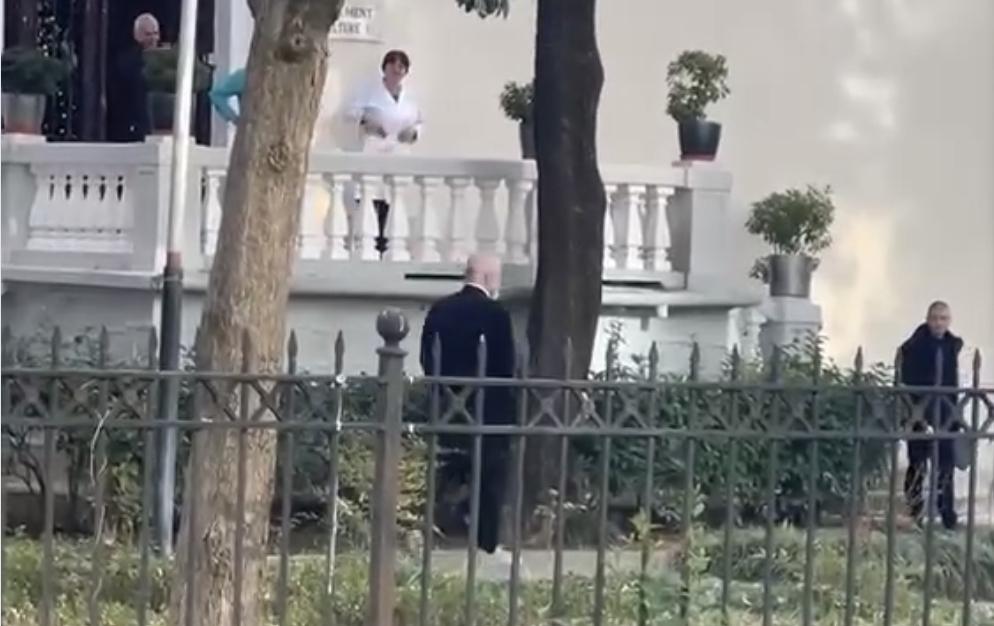 Dalin pamjet, Rama hyri në Patlament nga zyra e Gjinushit në Akademi